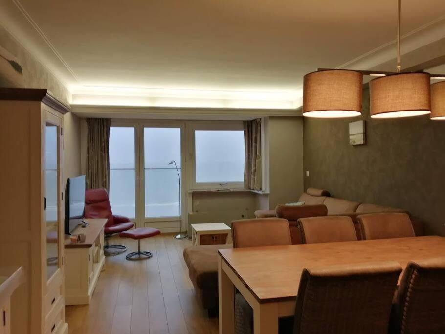 Lovely N° 9 Op Ieder Moment Een Prachtig Zeezicht & Zwembad Middelkerke Bagian luar foto