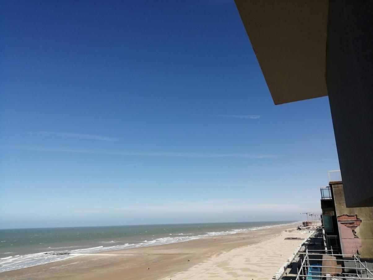 Lovely N° 9 Op Ieder Moment Een Prachtig Zeezicht & Zwembad Middelkerke Bagian luar foto
