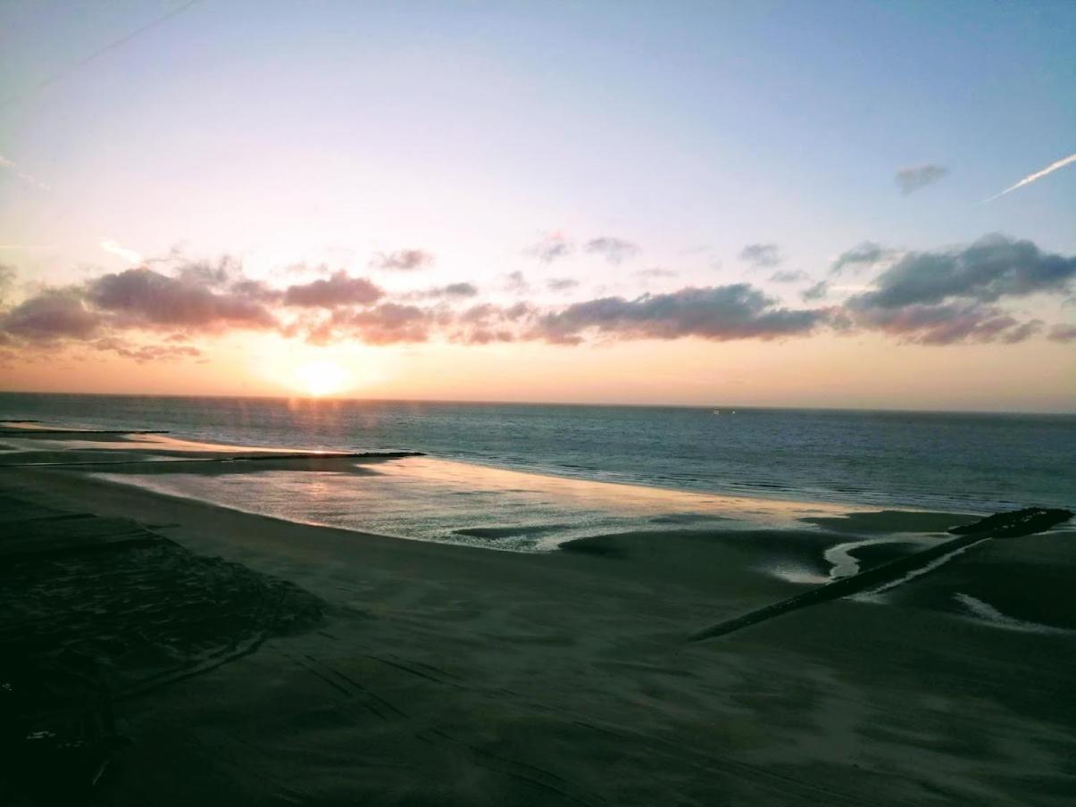 Lovely N° 9 Op Ieder Moment Een Prachtig Zeezicht & Zwembad Middelkerke Bagian luar foto